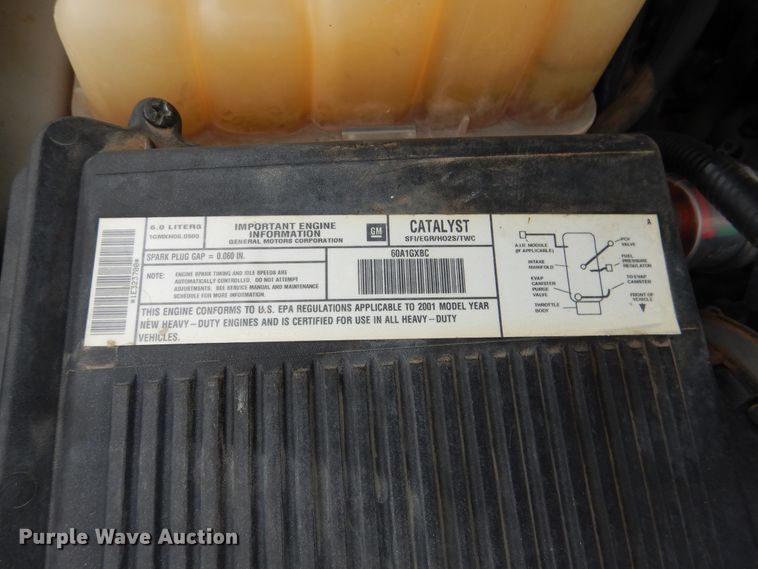 image for item DE3986 2001 GMC Sierra 2500HD Ext. Cab utility bed pickup truck