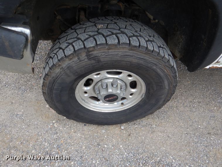 image for item DE3986 2001 GMC Sierra 2500HD Ext. Cab utility bed pickup truck