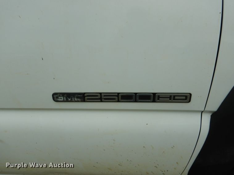 image for item DE3986 2001 GMC Sierra 2500HD Ext. Cab utility bed pickup truck