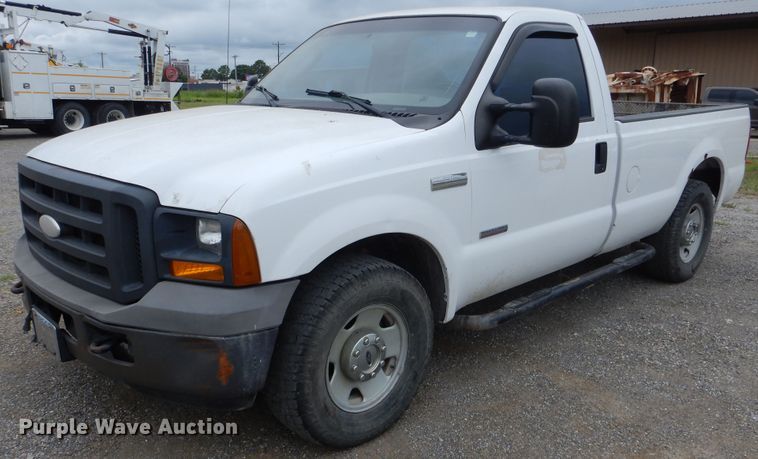 image for item DE3987 2005 Ford F250 Super Duty XL pickup truck