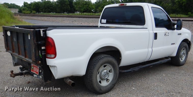 image for item DE3987 2005 Ford F250 Super Duty XL pickup truck