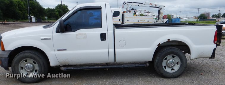 image for item DE3987 2005 Ford F250 Super Duty XL pickup truck