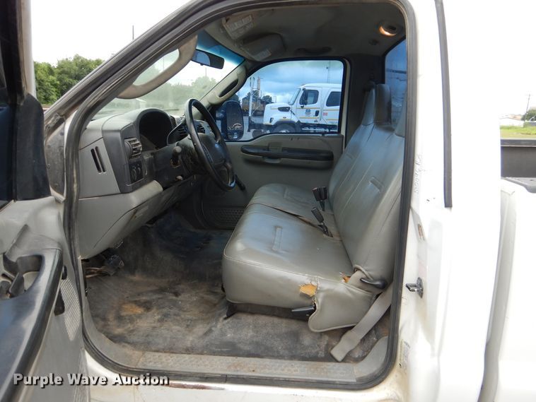 image for item DE3987 2005 Ford F250 Super Duty XL pickup truck