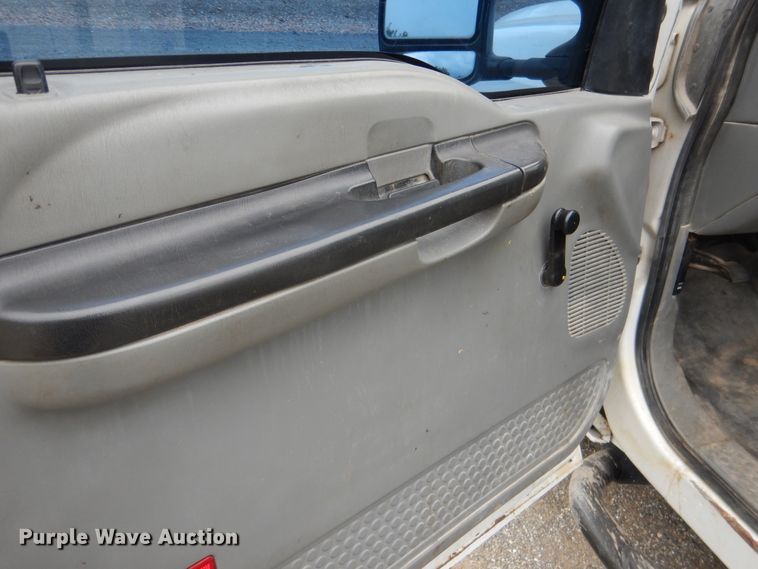 image for item DE3987 2005 Ford F250 Super Duty XL pickup truck