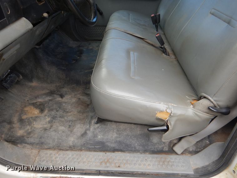 image for item DE3987 2005 Ford F250 Super Duty XL pickup truck