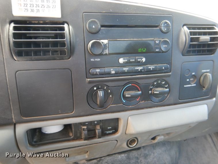 image for item DE3987 2005 Ford F250 Super Duty XL pickup truck