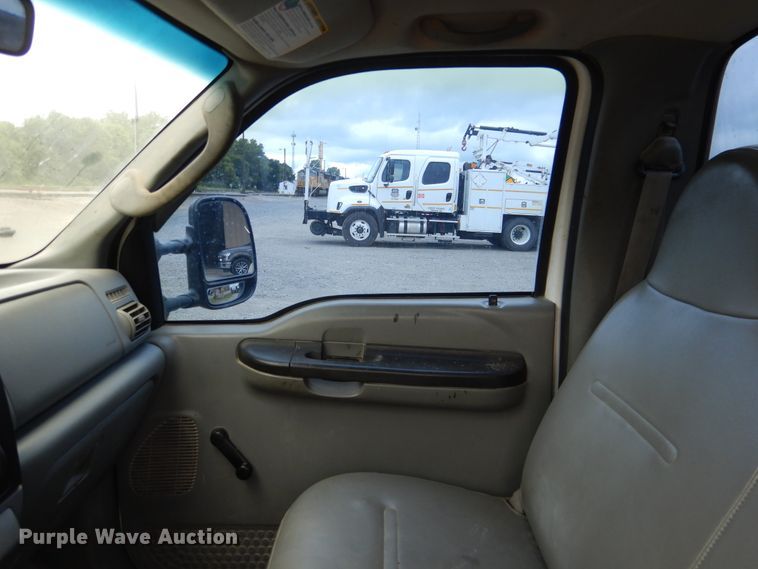 image for item DE3987 2005 Ford F250 Super Duty XL pickup truck