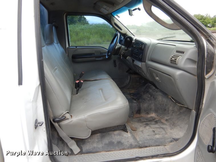 image for item DE3987 2005 Ford F250 Super Duty XL pickup truck