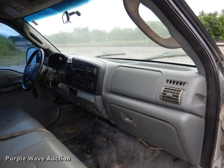 image for item DE3987 2005 Ford F250 Super Duty XL pickup truck