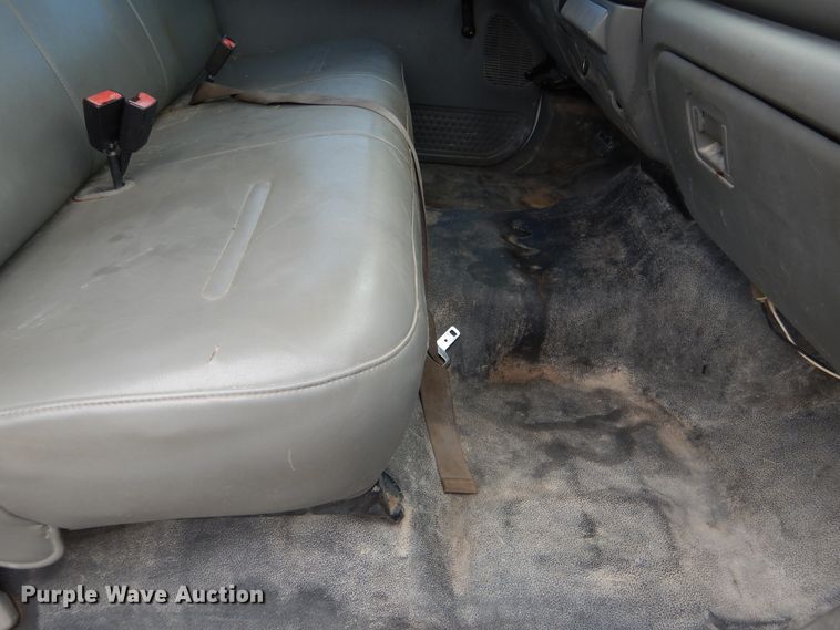 image for item DE3987 2005 Ford F250 Super Duty XL pickup truck