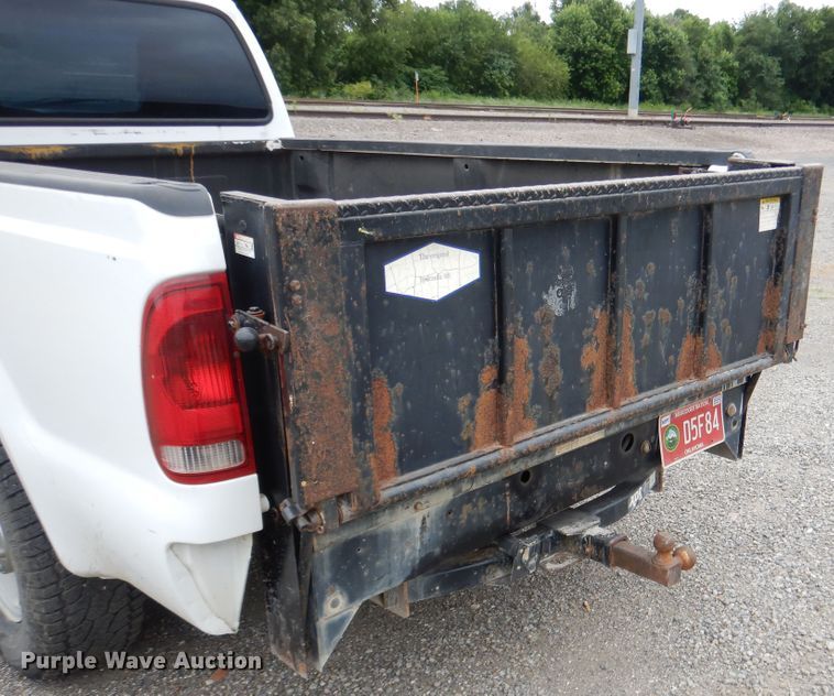 image for item DE3987 2005 Ford F250 Super Duty XL pickup truck