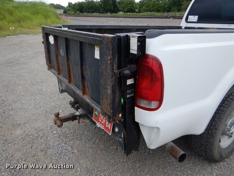 image for item DE3987 2005 Ford F250 Super Duty XL pickup truck