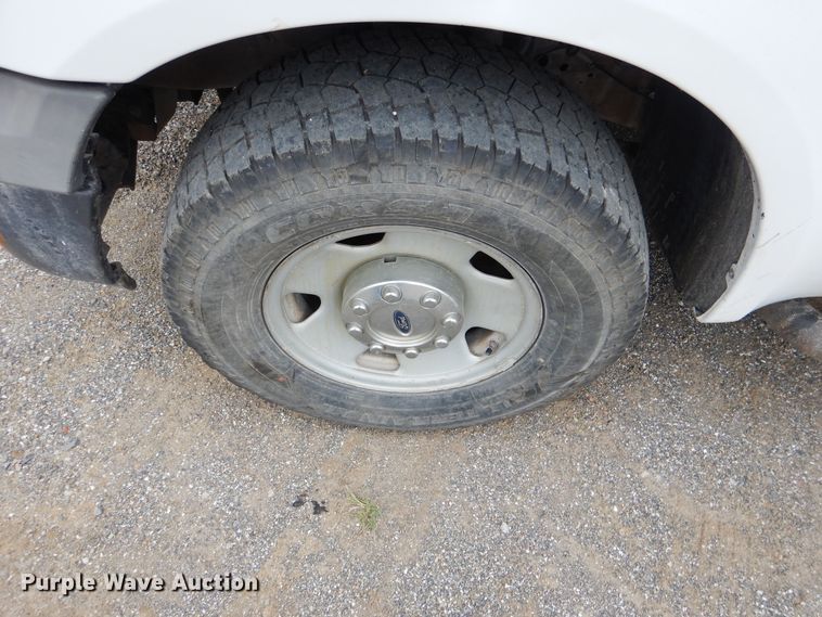 image for item DE3987 2005 Ford F250 Super Duty XL pickup truck