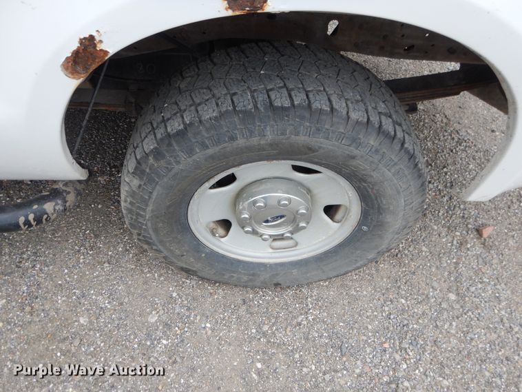 image for item DE3987 2005 Ford F250 Super Duty XL pickup truck