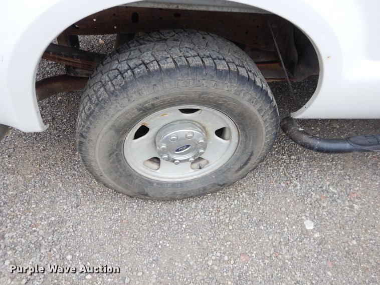 image for item DE3987 2005 Ford F250 Super Duty XL pickup truck