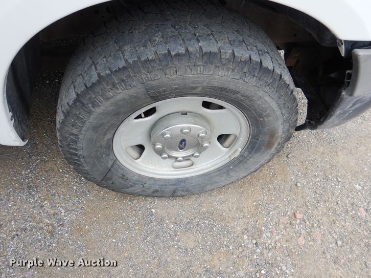 image for item DE3987 2005 Ford F250 Super Duty XL pickup truck