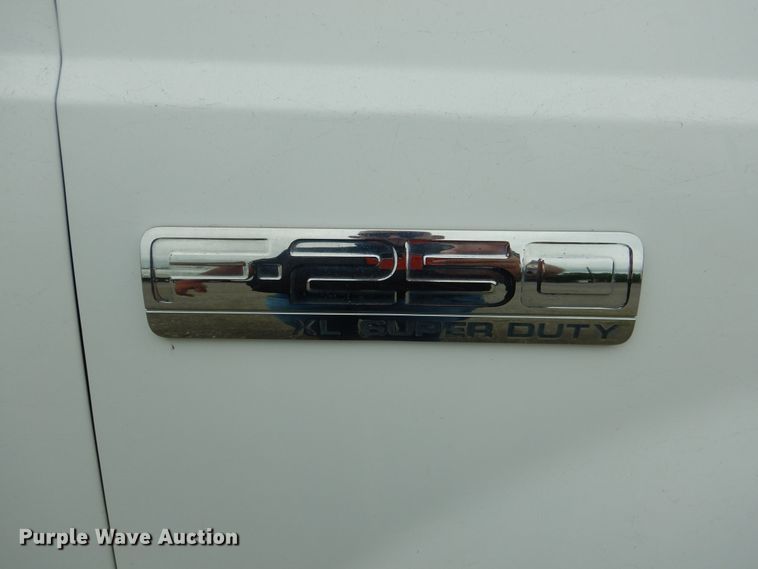 image for item DE3987 2005 Ford F250 Super Duty XL pickup truck