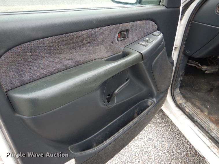 image for item DE3988 2000 GMC Sierra 2500 SLE pickup truck