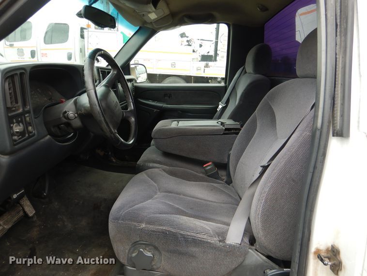 image for item DE3988 2000 GMC Sierra 2500 SLE pickup truck