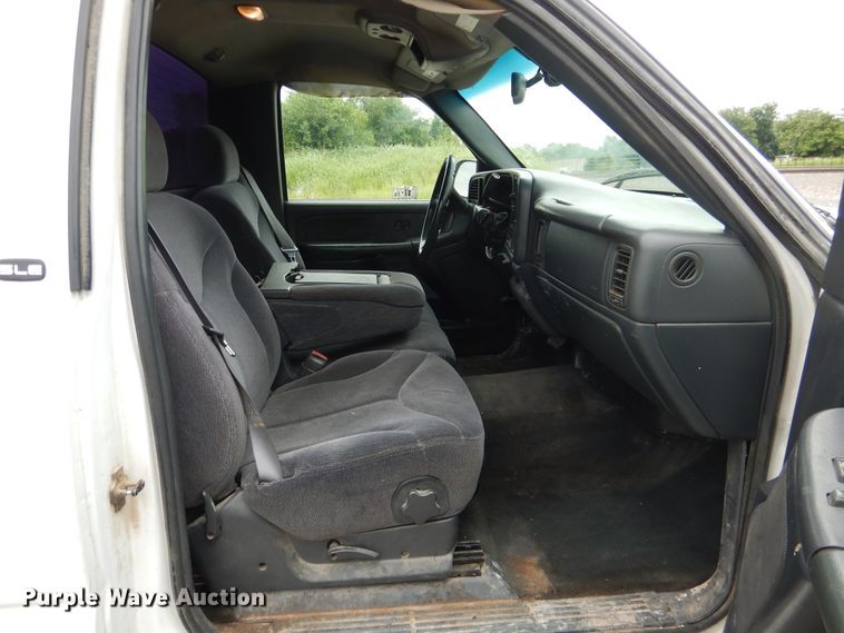 image for item DE3988 2000 GMC Sierra 2500 SLE pickup truck