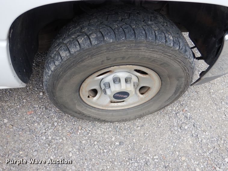 image for item DE3988 2000 GMC Sierra 2500 SLE pickup truck