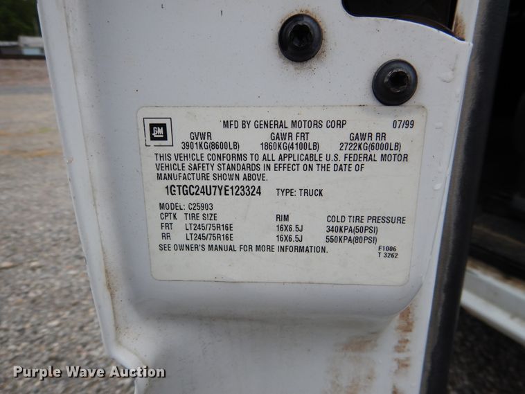 image for item DE3988 2000 GMC Sierra 2500 SLE pickup truck