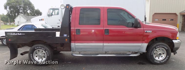 image for item DE7729 2002 Ford F250 Super Duty XLT Crew Cab flatbed pickup truck