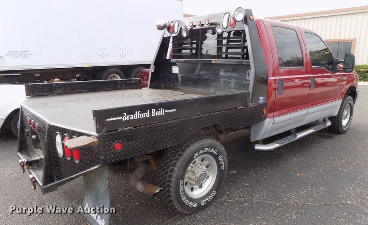 image for item DE7729 2002 Ford F250 Super Duty XLT Crew Cab flatbed pickup truck