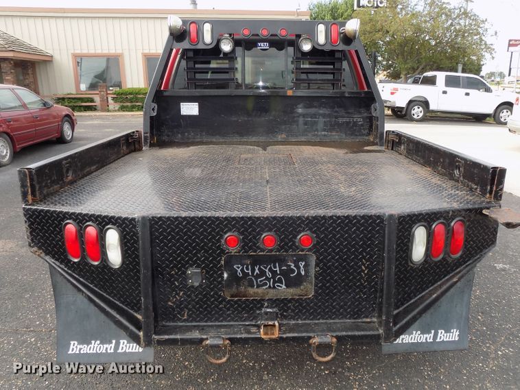 image for item DE7729 2002 Ford F250 Super Duty XLT Crew Cab flatbed pickup truck