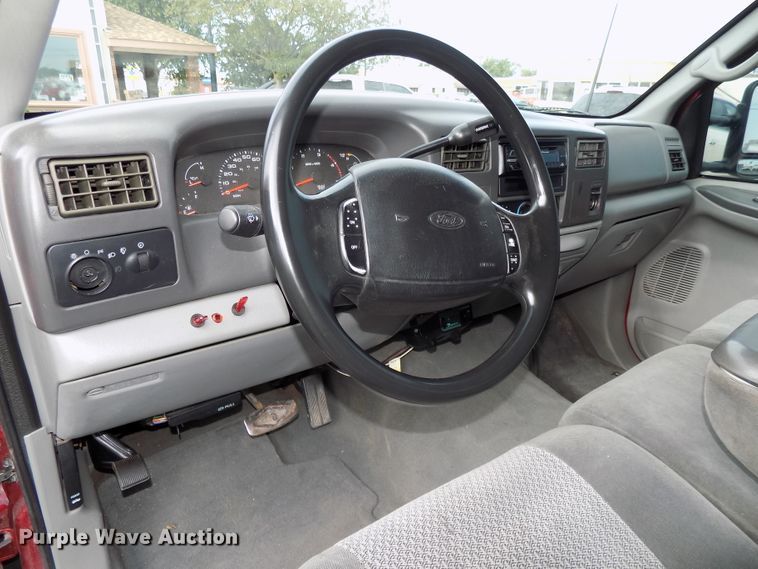 image for item DE7729 2002 Ford F250 Super Duty XLT Crew Cab flatbed pickup truck