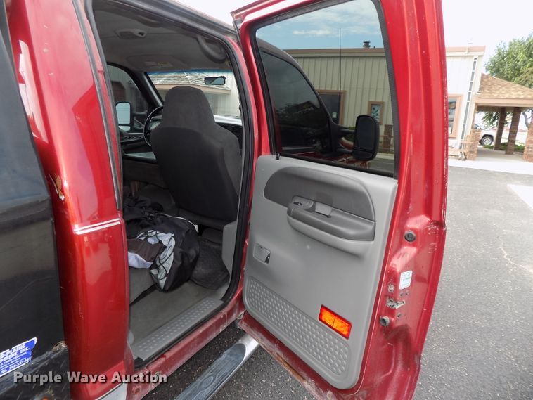 image for item DE7729 2002 Ford F250 Super Duty XLT Crew Cab flatbed pickup truck