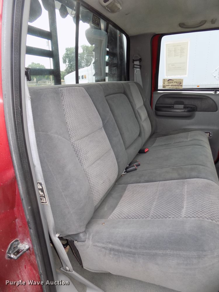 image for item DE7729 2002 Ford F250 Super Duty XLT Crew Cab flatbed pickup truck