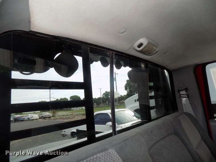 image for item DE7729 2002 Ford F250 Super Duty XLT Crew Cab flatbed pickup truck