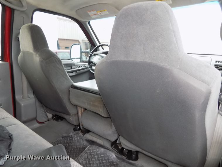 image for item DE7729 2002 Ford F250 Super Duty XLT Crew Cab flatbed pickup truck