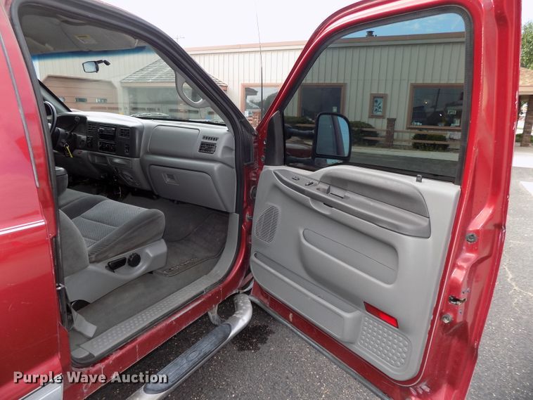 image for item DE7729 2002 Ford F250 Super Duty XLT Crew Cab flatbed pickup truck