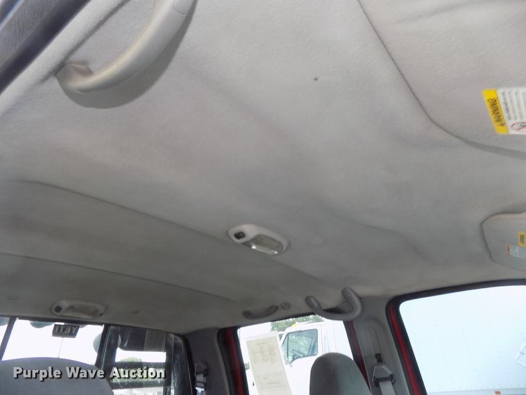 image for item DE7729 2002 Ford F250 Super Duty XLT Crew Cab flatbed pickup truck