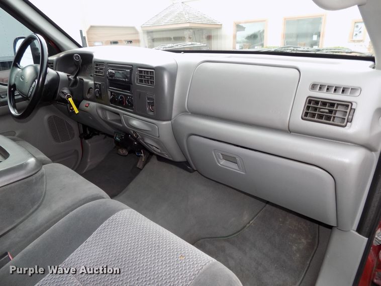 image for item DE7729 2002 Ford F250 Super Duty XLT Crew Cab flatbed pickup truck