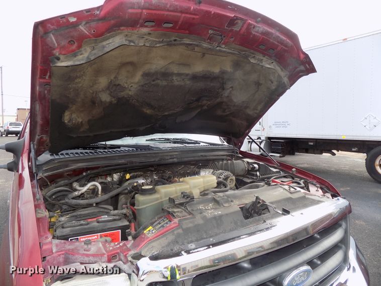 image for item DE7729 2002 Ford F250 Super Duty XLT Crew Cab flatbed pickup truck