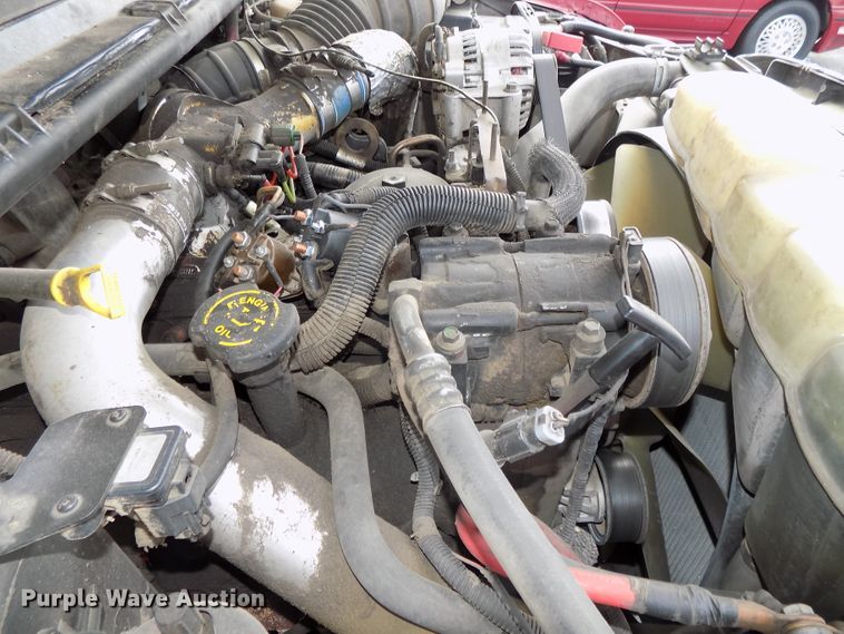 image for item DE7729 2002 Ford F250 Super Duty XLT Crew Cab flatbed pickup truck