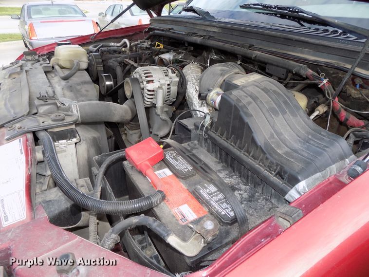 image for item DE7729 2002 Ford F250 Super Duty XLT Crew Cab flatbed pickup truck