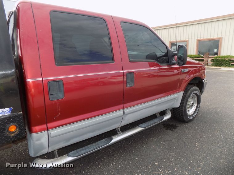 image for item DE7729 2002 Ford F250 Super Duty XLT Crew Cab flatbed pickup truck