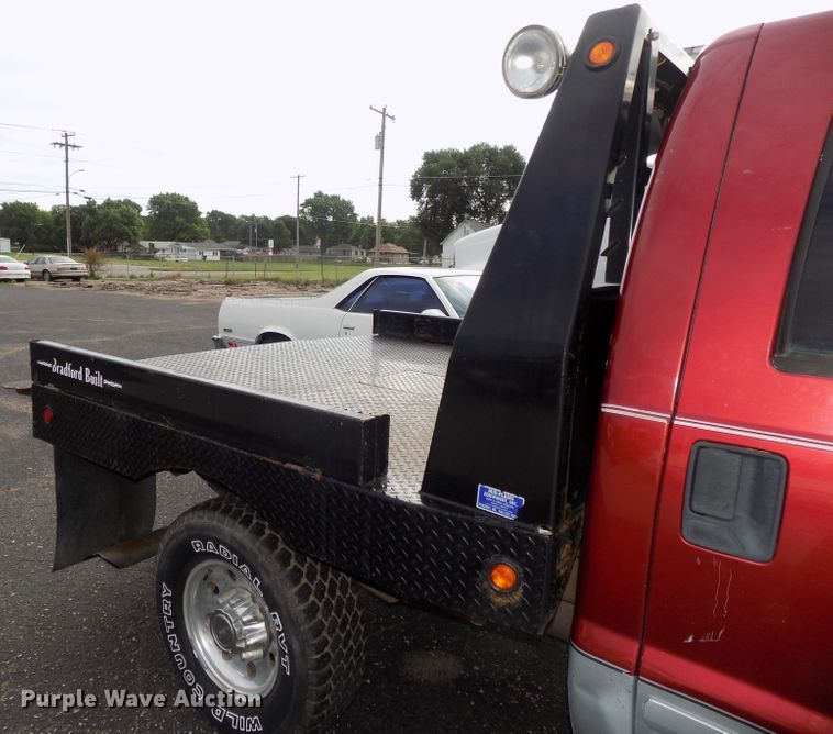 image for item DE7729 2002 Ford F250 Super Duty XLT Crew Cab flatbed pickup truck