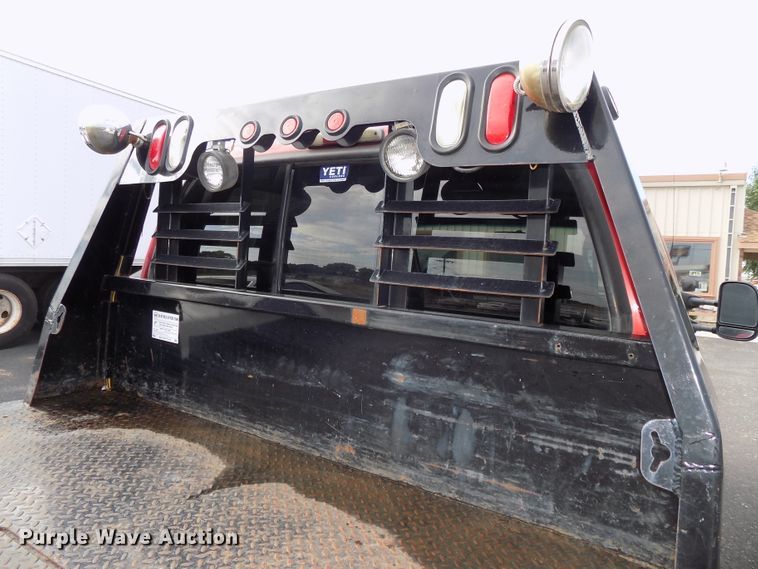 image for item DE7729 2002 Ford F250 Super Duty XLT Crew Cab flatbed pickup truck