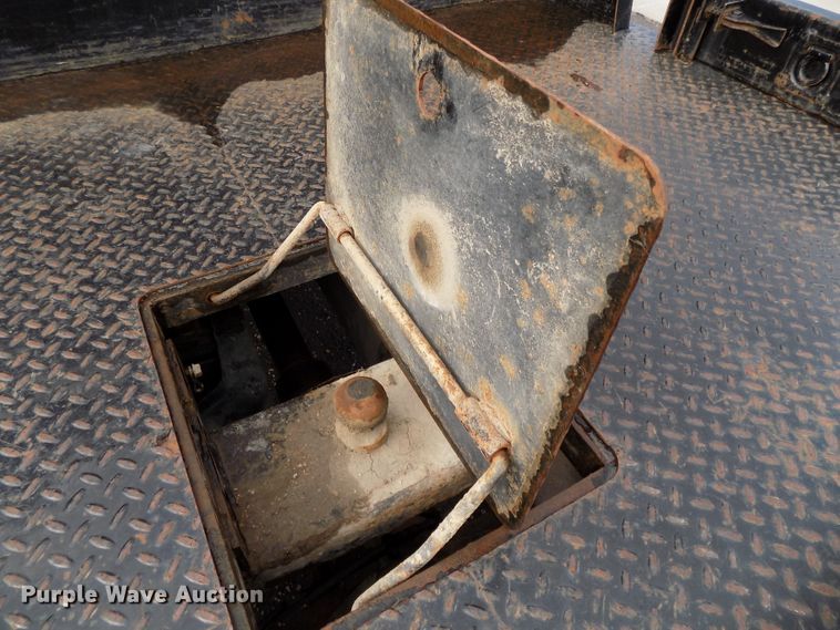 image for item DE7729 2002 Ford F250 Super Duty XLT Crew Cab flatbed pickup truck