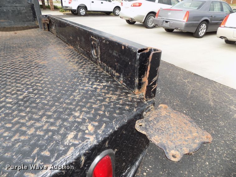 image for item DE7729 2002 Ford F250 Super Duty XLT Crew Cab flatbed pickup truck