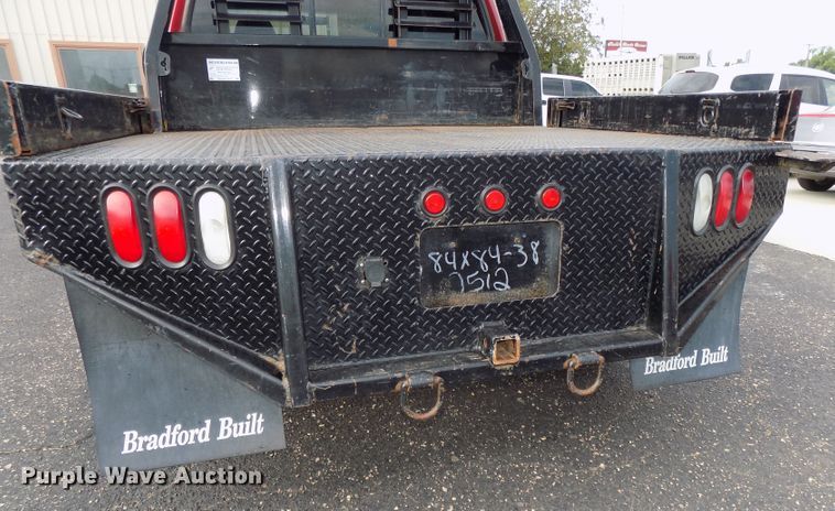 image for item DE7729 2002 Ford F250 Super Duty XLT Crew Cab flatbed pickup truck