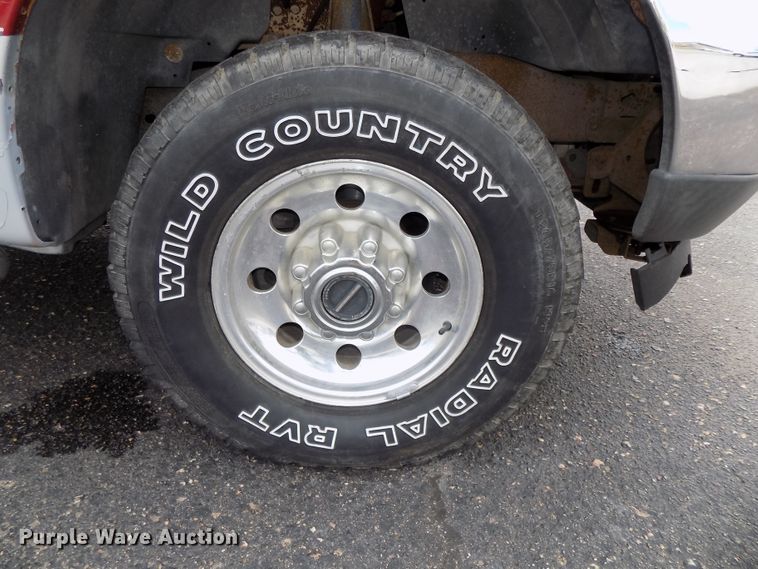 image for item DE7729 2002 Ford F250 Super Duty XLT Crew Cab flatbed pickup truck