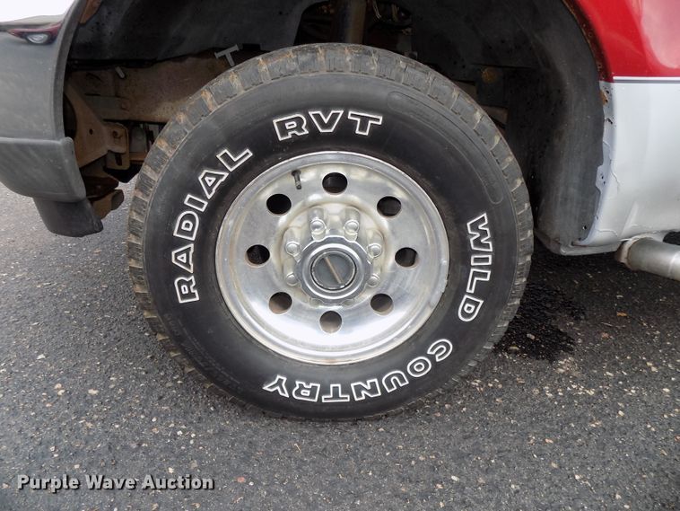 image for item DE7729 2002 Ford F250 Super Duty XLT Crew Cab flatbed pickup truck