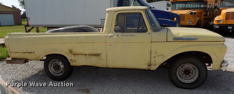 image for item DE7732 1961 Ford F250 Custom Cab pickup truck
