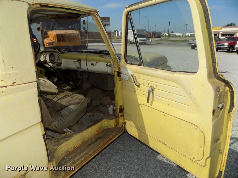 image for item DE7732 1961 Ford F250 Custom Cab pickup truck